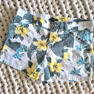 Woman's Tropical Print Shorts